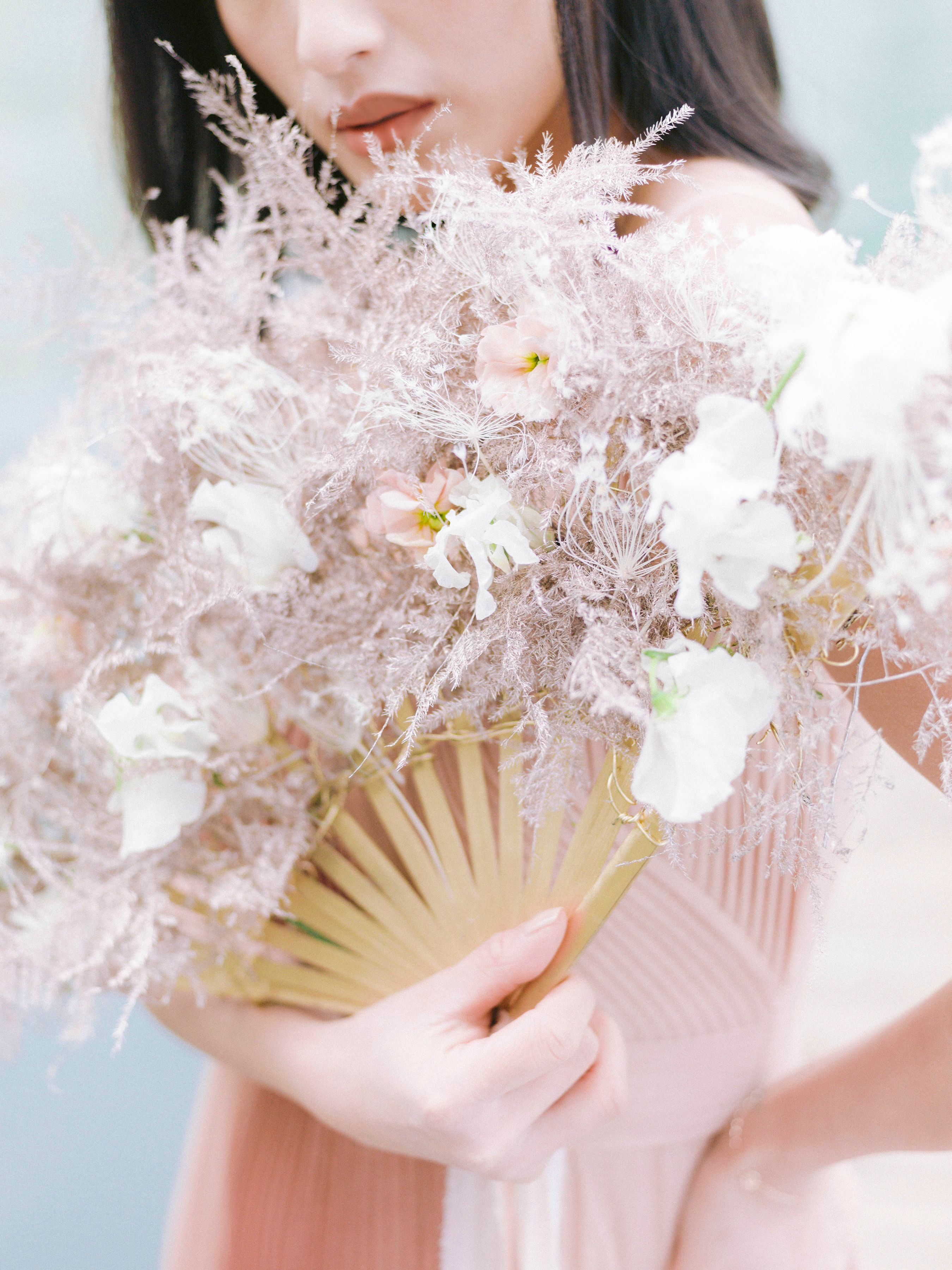 un bouquet de mariage oriinale en forme d'enventail